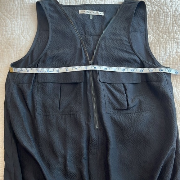 Trina Turk Silk V-Neck Zip Blouse Blouson Whimsigoth Office Glam Black Medium - Picture 6 of 9